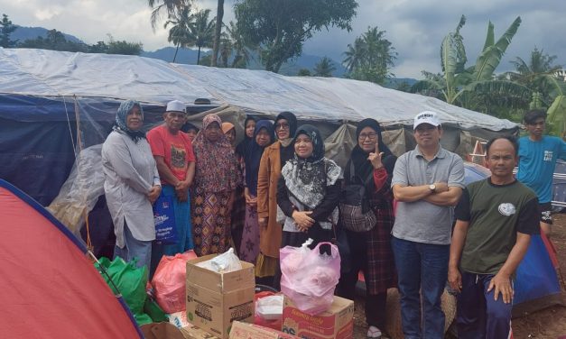 Peduli Korban Gempa Cianjur, Yayasan Bayt El Hikmah Syarif Datang Berbagi ke Lokasi